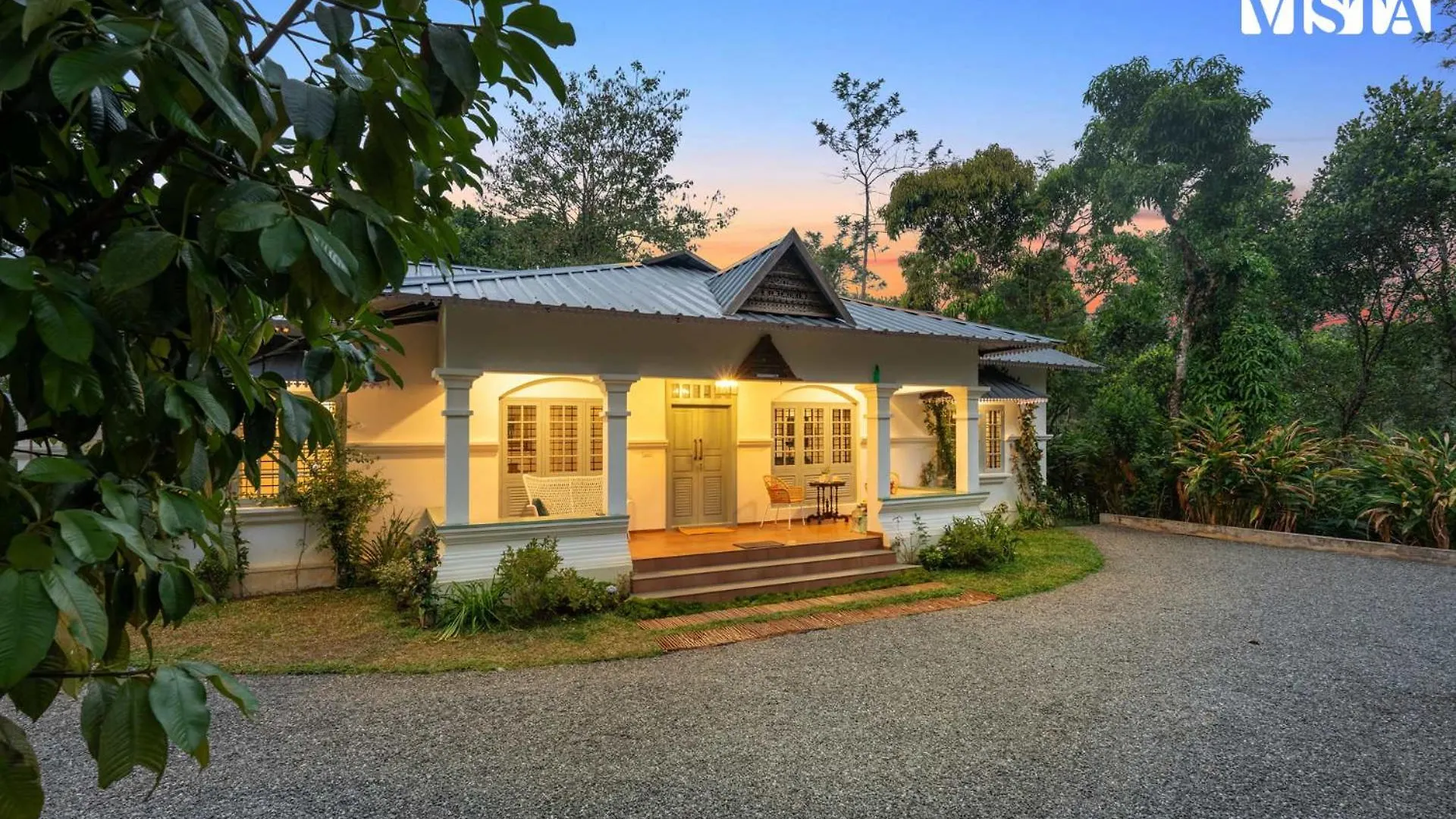 Stayvista At Catherine Cottage With Heater & Board Game Munnar